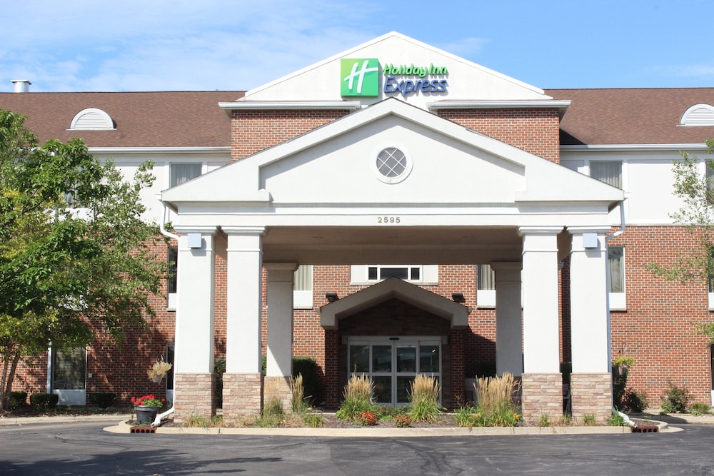 Holiday Inn Express Hotel & Suites Chicago Algonquin by IHG