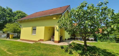 Holiday home in Balatonbereny 34655 — 4-Star Luxury Hotel in Balatonbereny, Hungary