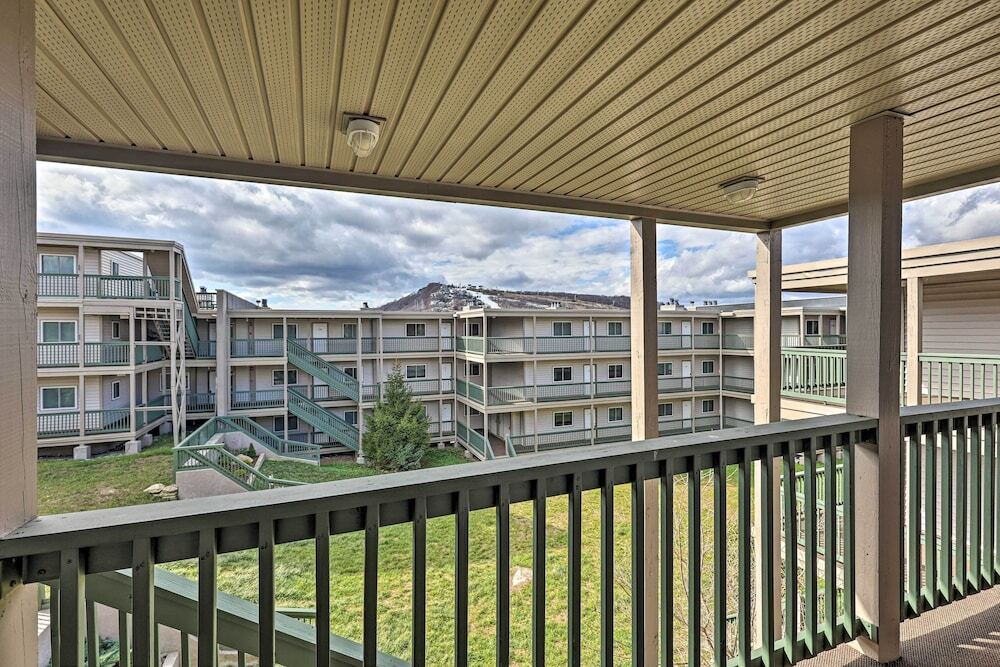 2 Mi to Skiing Resort Style Beech Mountain Condo - photo 30