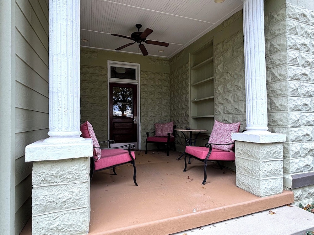 Grand Lux Inn - photo 49