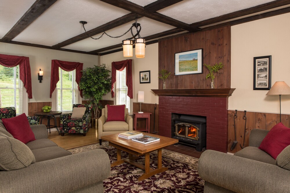 Brass Lantern Inn - photo 49