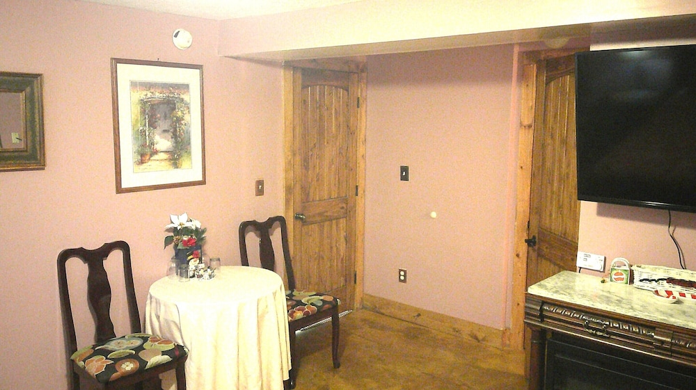 Lil Black Bear Inn - photo 50