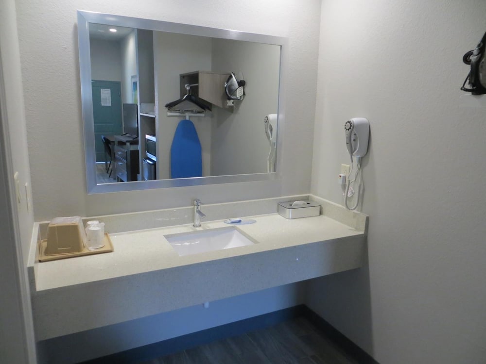 Hotel Blue Woodlands - photo 31