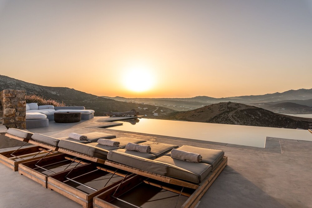 Villa Amra — 4-Star Luxury Hotel in Mykonos, Greece