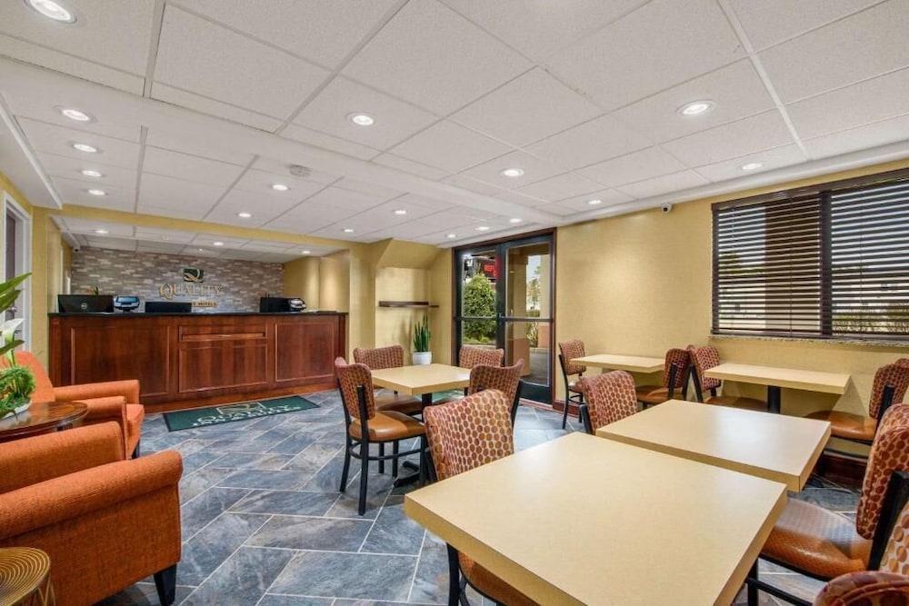Hibiscus Inn & Suites - photo 2
