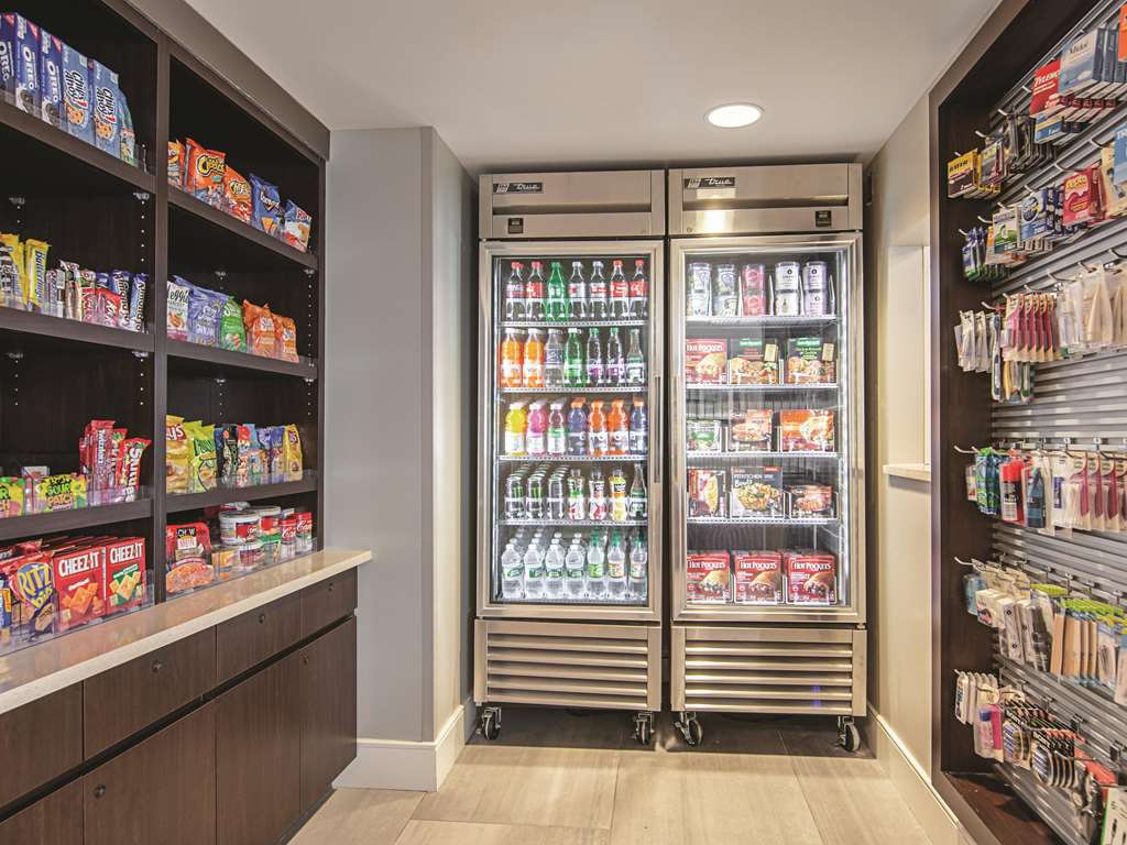 La Quinta Inn & Suites by Wyndham Portland DT Maine Med - photo 38