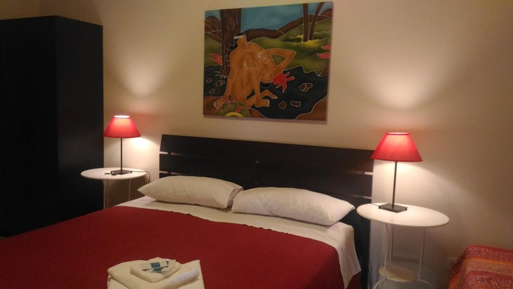 Affittacamere B&B Domus Taranto — 4-Star Luxury Hotel in Taranto, Italy