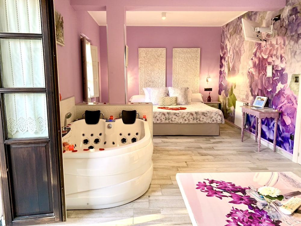 Akla Hotel Suites Santillana in Santillana, Spain