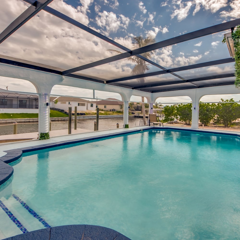Golden Globe luxury on the canal with poolspa - photo 40
