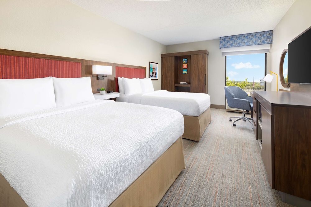 Hampton Inn Long Island Islandia - photo 7