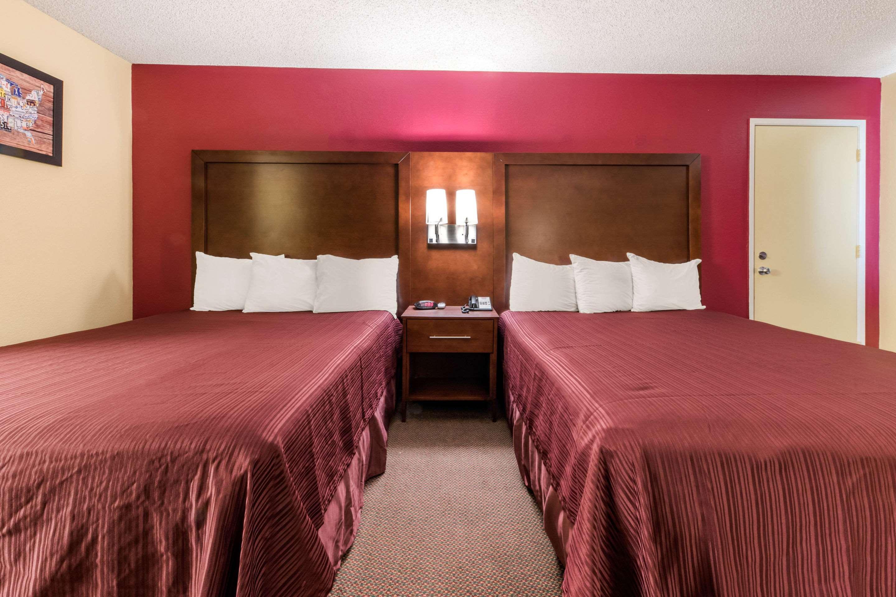 Econo Lodge Gilroy - photo 4