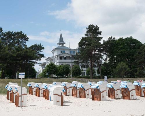 FeWo direkt am Strand mit Balkon und Meerblick Villa Seeblick Binz — 4-Star Luxury Hotel in Ostseebad Binz, Germany