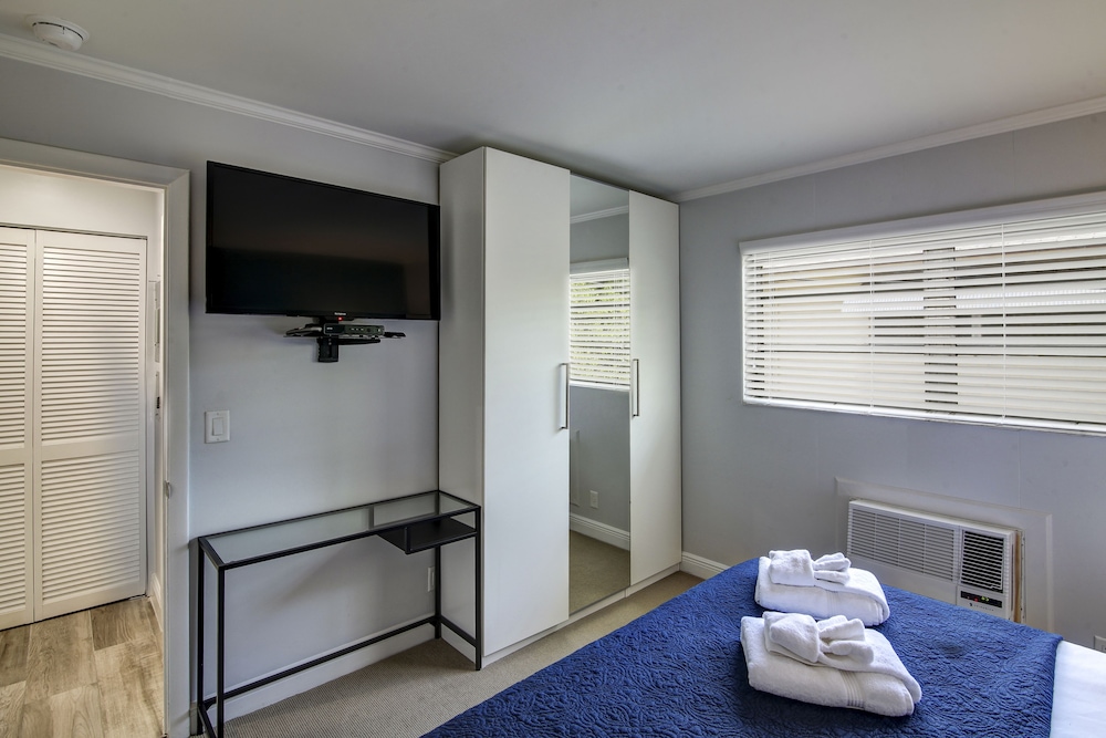 May Dee Suites - photo 23