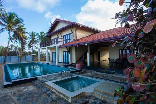 Reef Bungalow Private Villa 6 bedrooms — 4-Star Luxury Hotel in Colombo, Sri Lanka