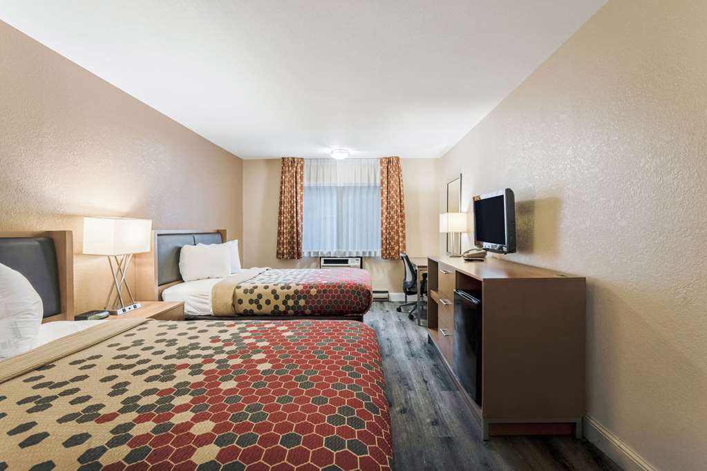 Econo Lodge Madison East - photo 11