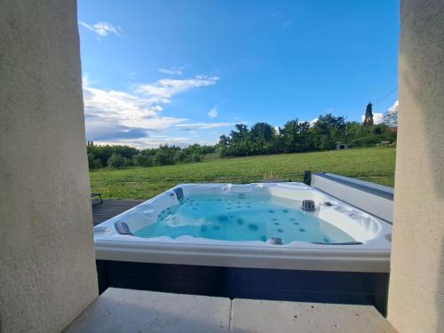 Gite De Charme Spa Privatif L Oustau Di Tonin — Malaucene