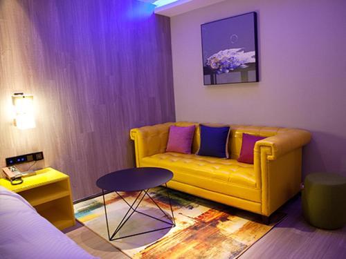 Yantai Huarui Danfeng Holiday Hotel — hotel in Yantai