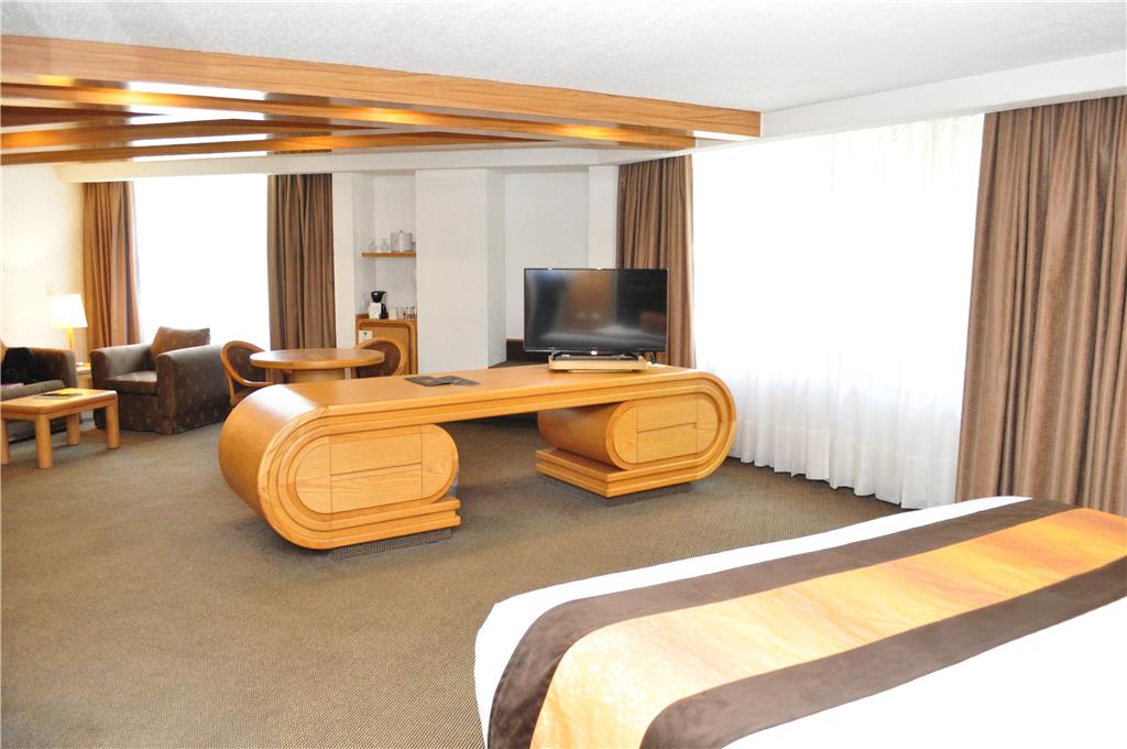 JR SUITE KING