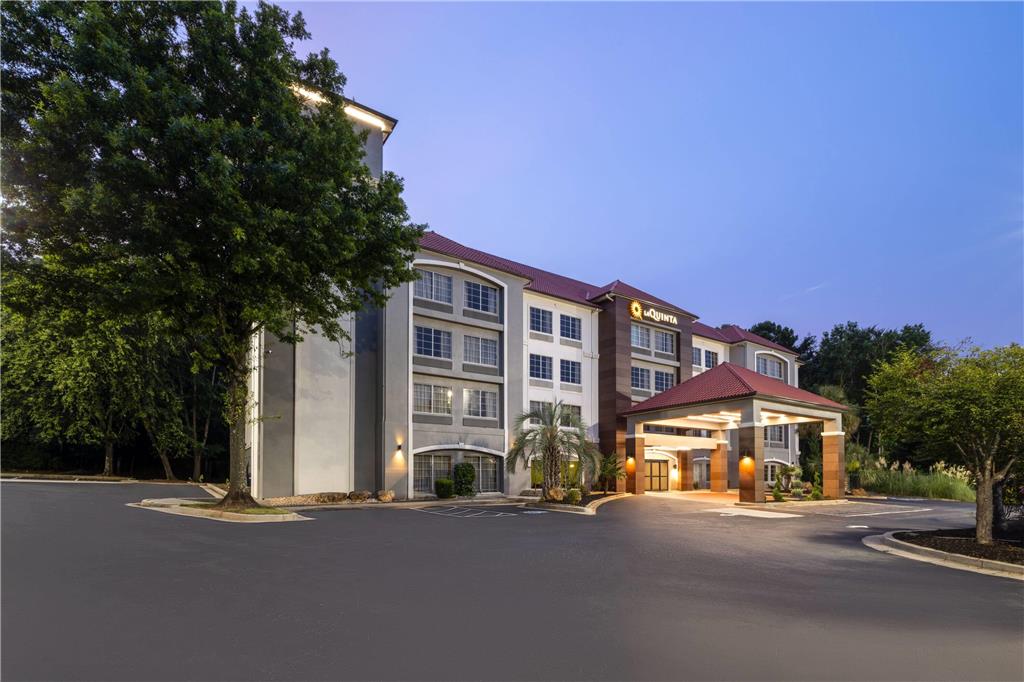 La Quinta Inn & Suites by Wyndham Atlanta Stockbridge - photo 17