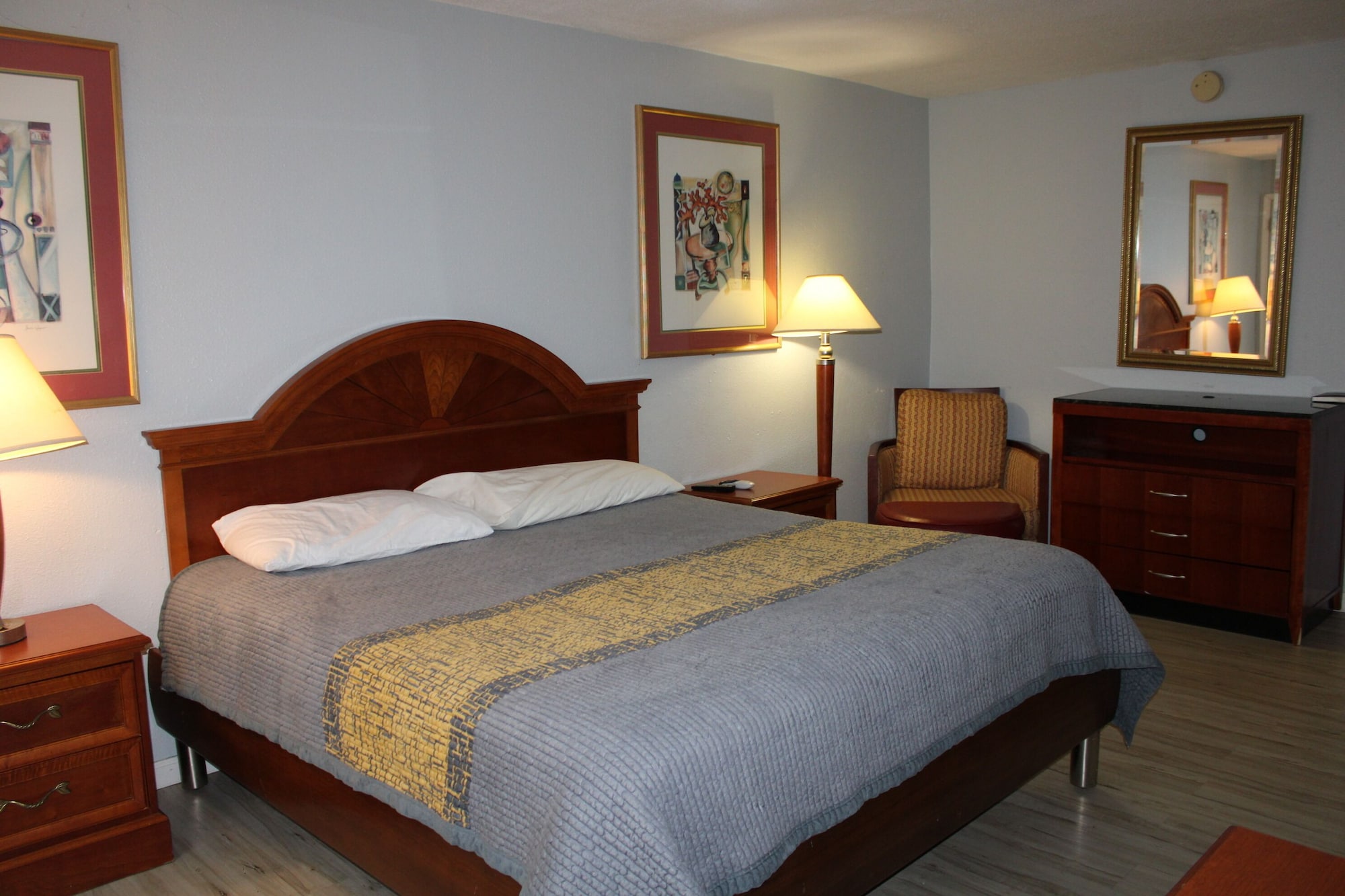 Rodeway Inn Martinsburg - photo 4