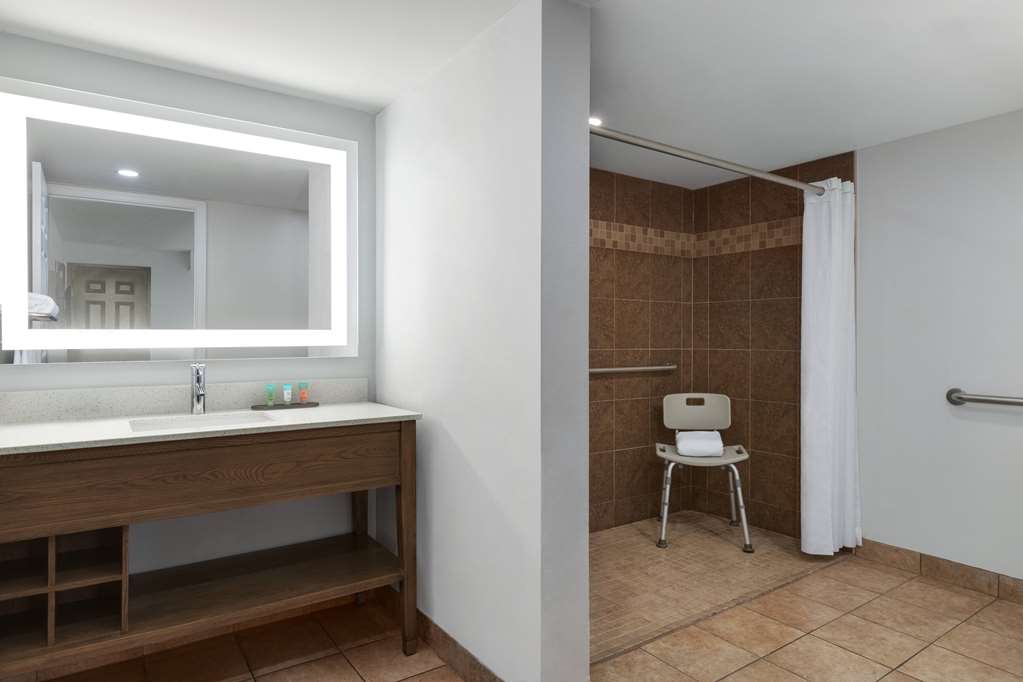 La Quinta Inn & Suites by Wyndham Oceanfront Daytona Beach - photo 32