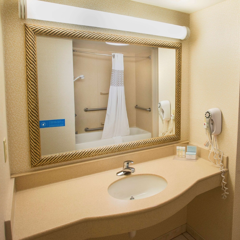 Hampton Inn & Suites Valdosta Conference Center - photo 47
