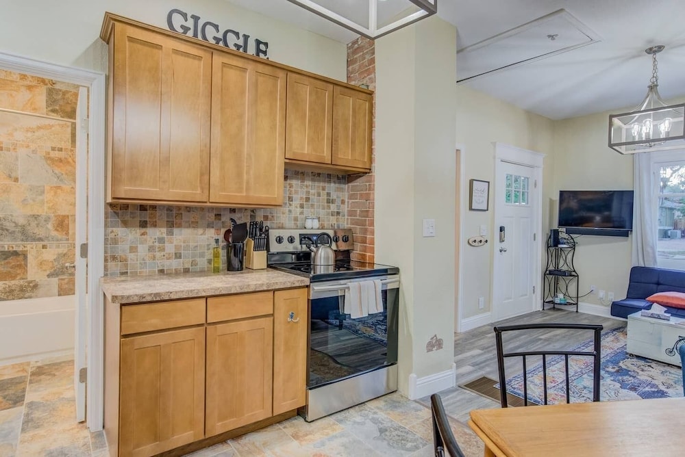 1BR Modern & Chic Bring Your Bikes and Dog - photo 11