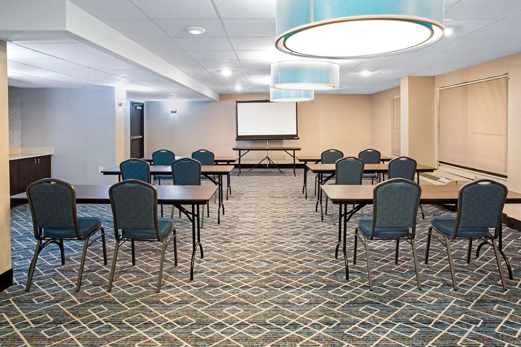 La Quinta Inn & Suites by Wyndham Denver Aurora Medical - photo 25