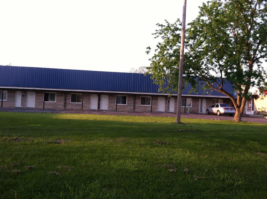 B & J Motel - photo 5