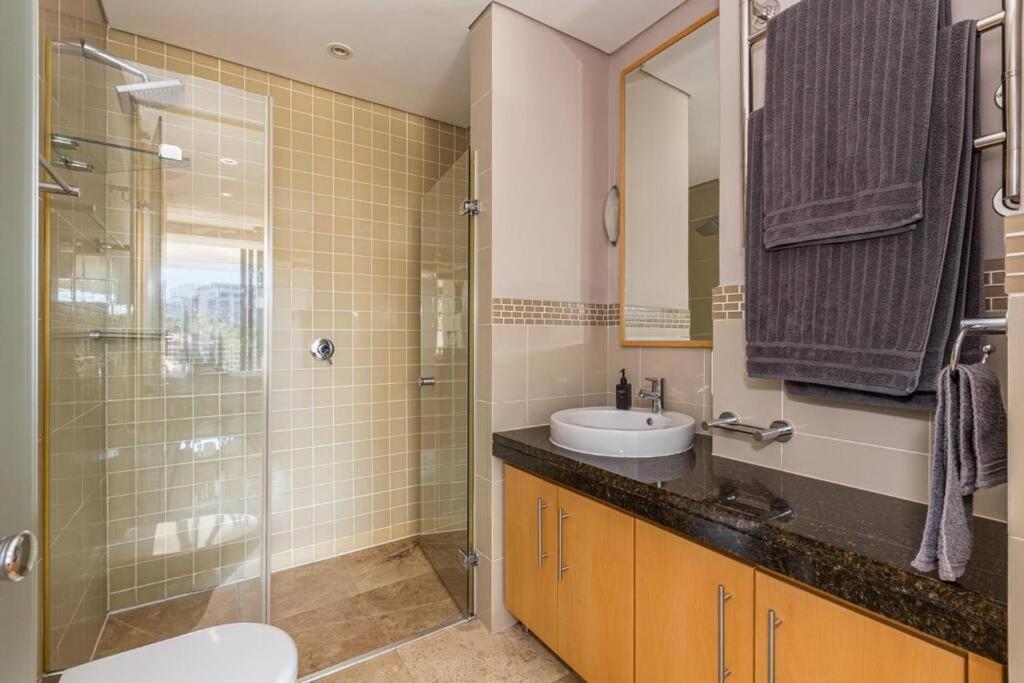 Luxury Waterfront Marina Apartment