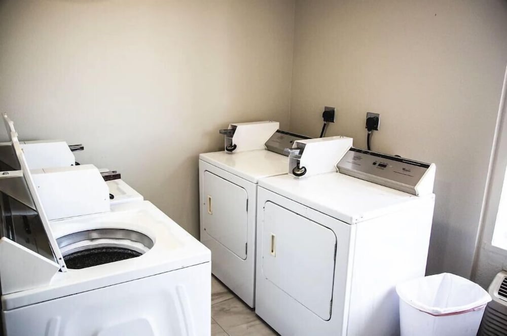 Town House Extended Stay Hotel Downtown - photo 30