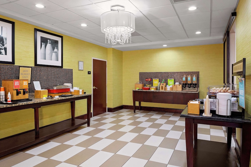 Hampton Inn Atlanta Fairburn - photo 37