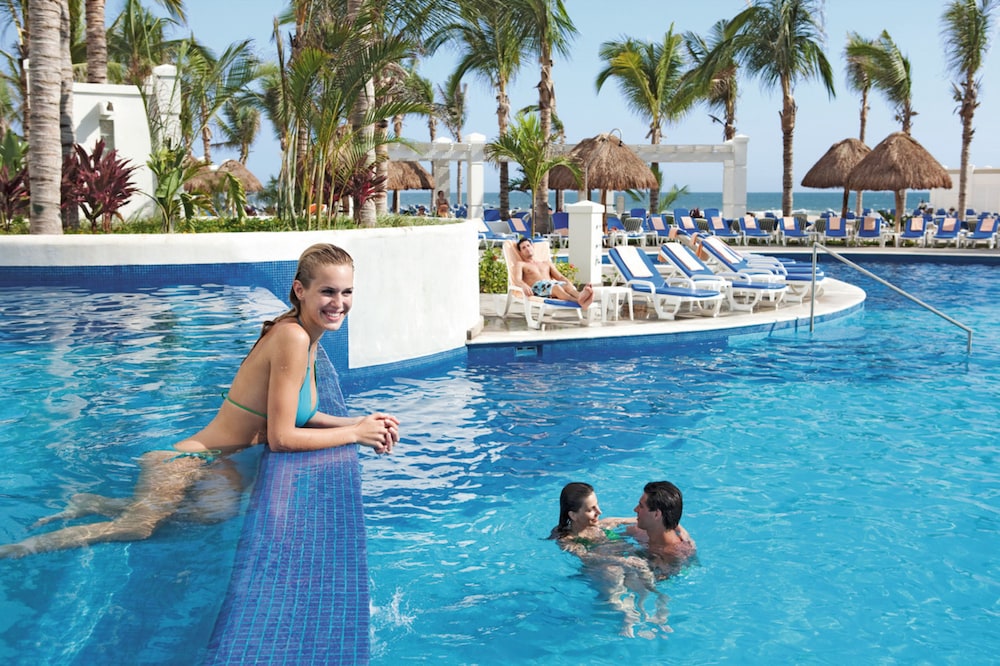 Infinity pool
