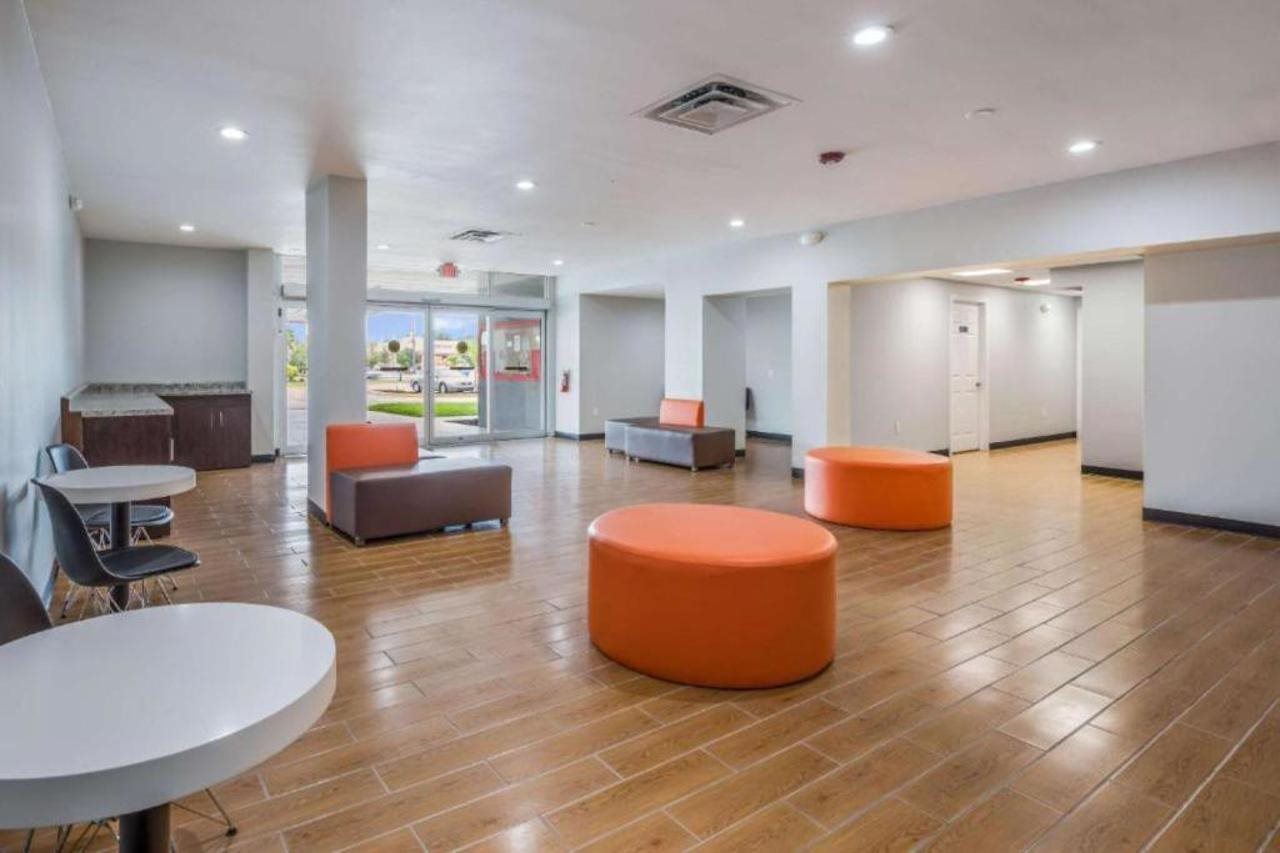 OYO Hotel Orlando Airport - photo 15