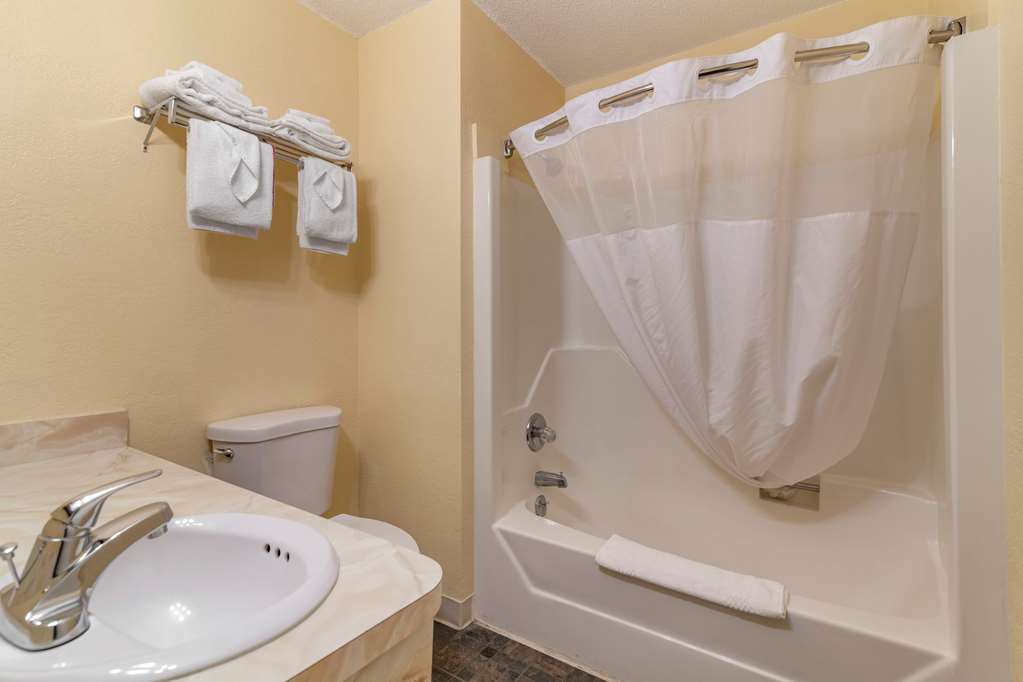 Rodeway Inn Lake George Outlets - photo 16