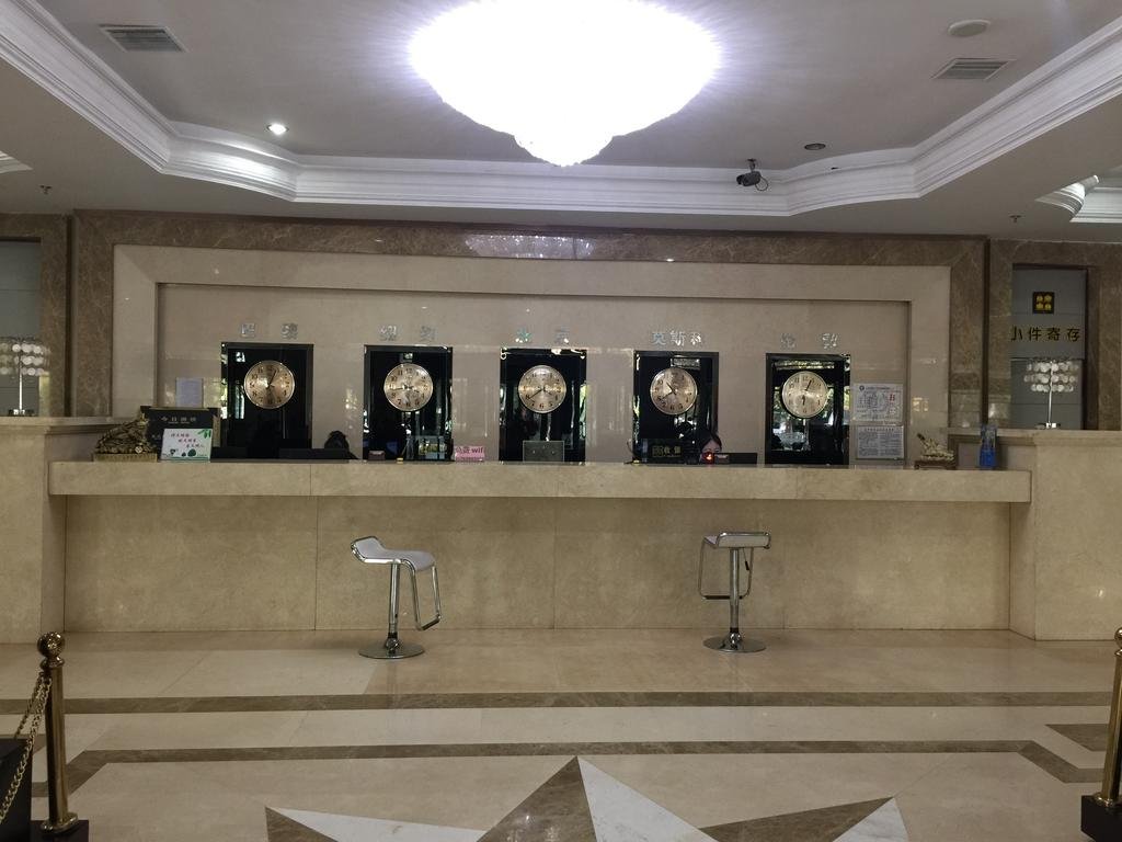 Jinghua Hotel - last minute hotel in Chifeng
