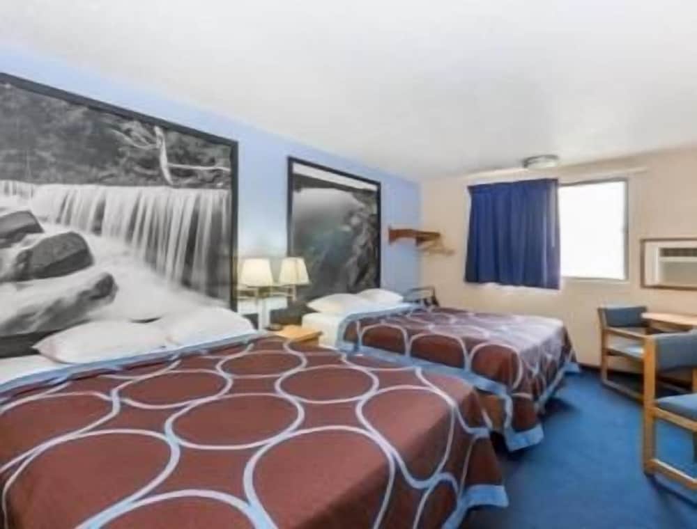 Super 8 by Wyndham Manhattan KS - photo 14