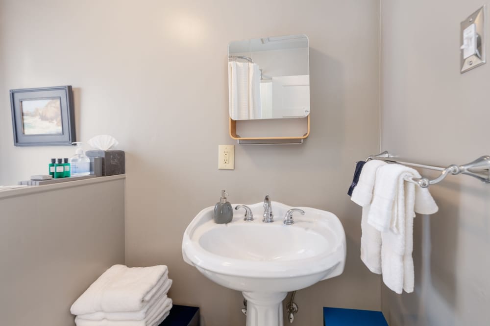 Nantucket Whale Inn - photo 49