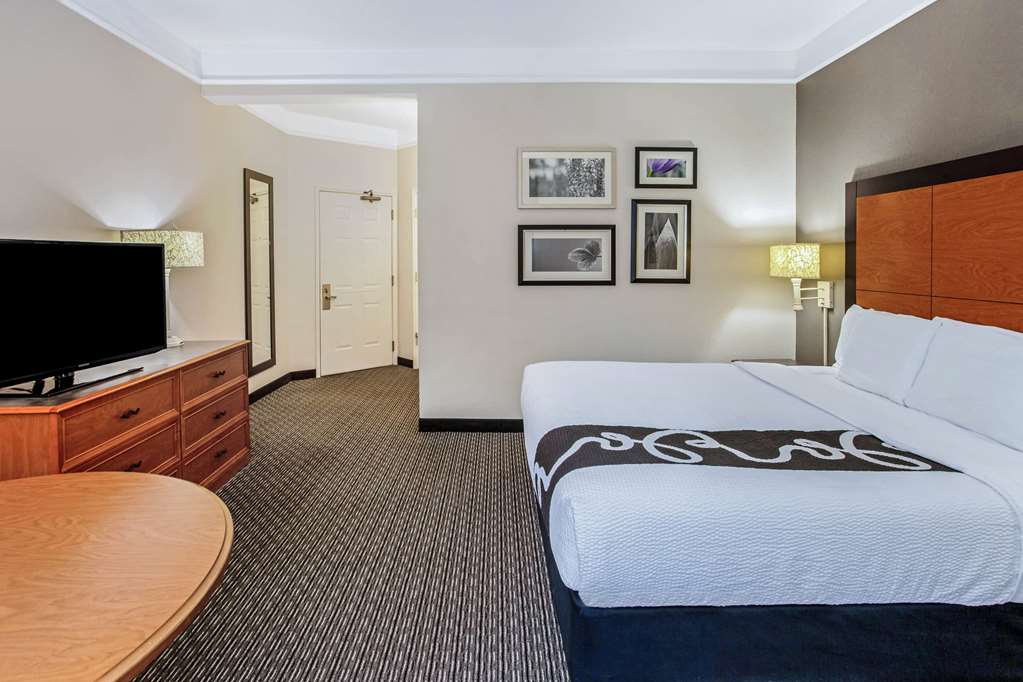 La Quinta Inn & Suites by Wyndham Birmingham Hoover - photo 29