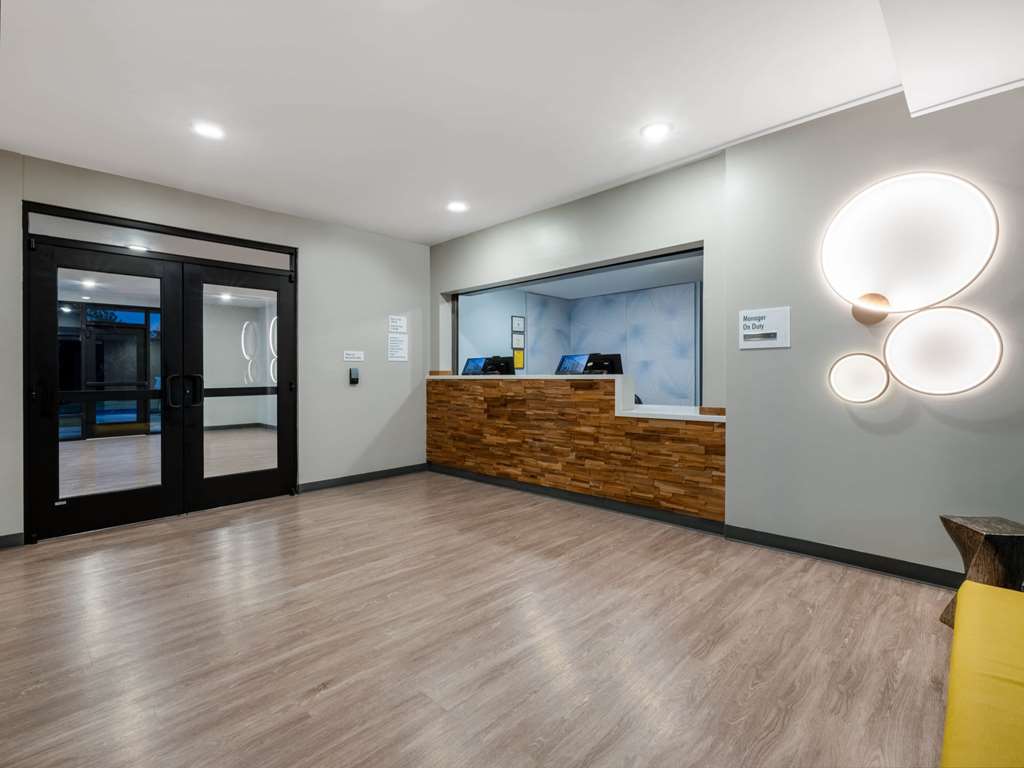 ECHO Suites Extended Stay by Wyndham Indianapolis AmeriPlex - photo 6