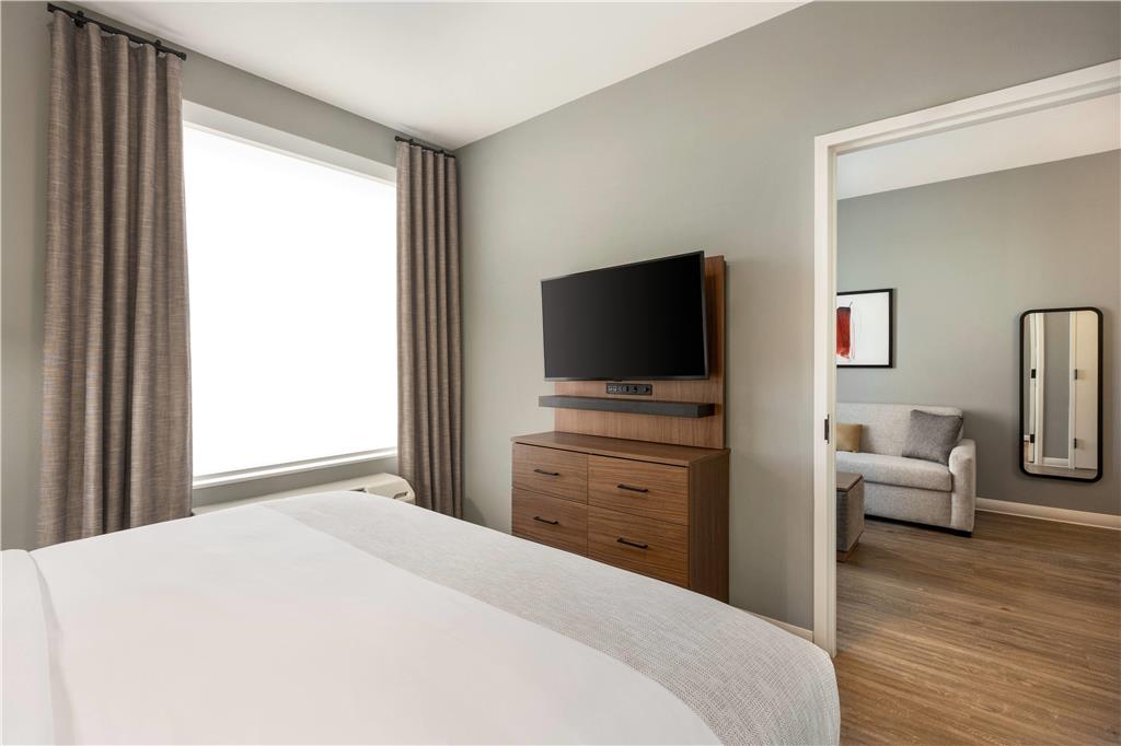 La Quinta Inn & Suites by Wyndham Mount Laurel Moorestown - photo 44