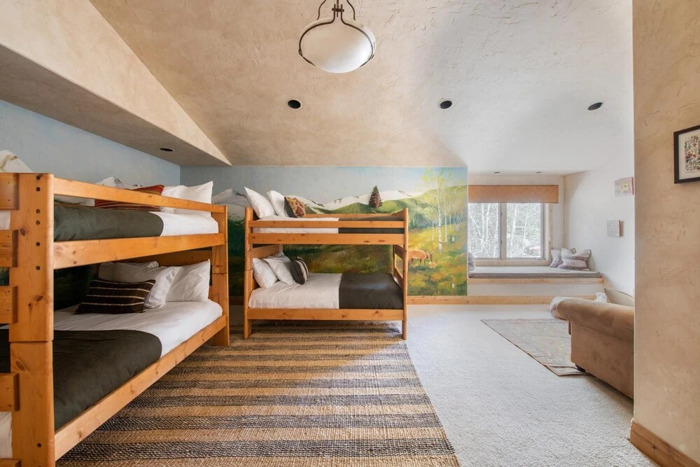 Cherry Ridge by Avantstay Incredible Mountain Mansion w Game Room Hot Tub & Views - photo 5