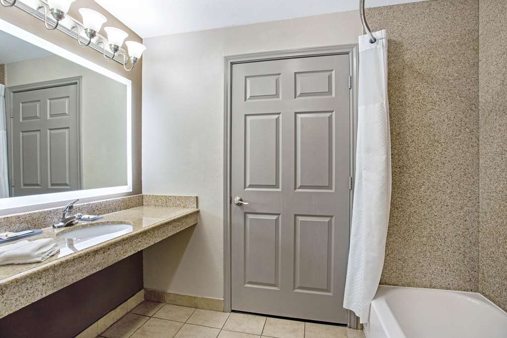 La Quinta Inn & Suites by Wyndham Fairfield TX - photo 21