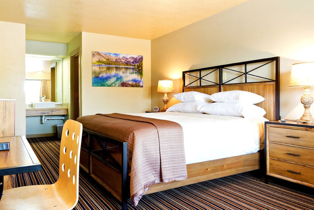 Blue Lakes Inn & Extended Stay - photo 7