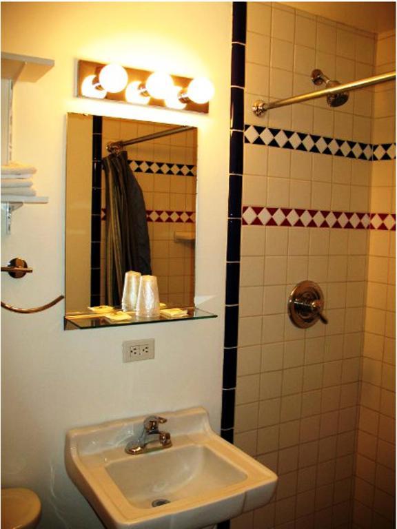 Golden West Motel - photo 9