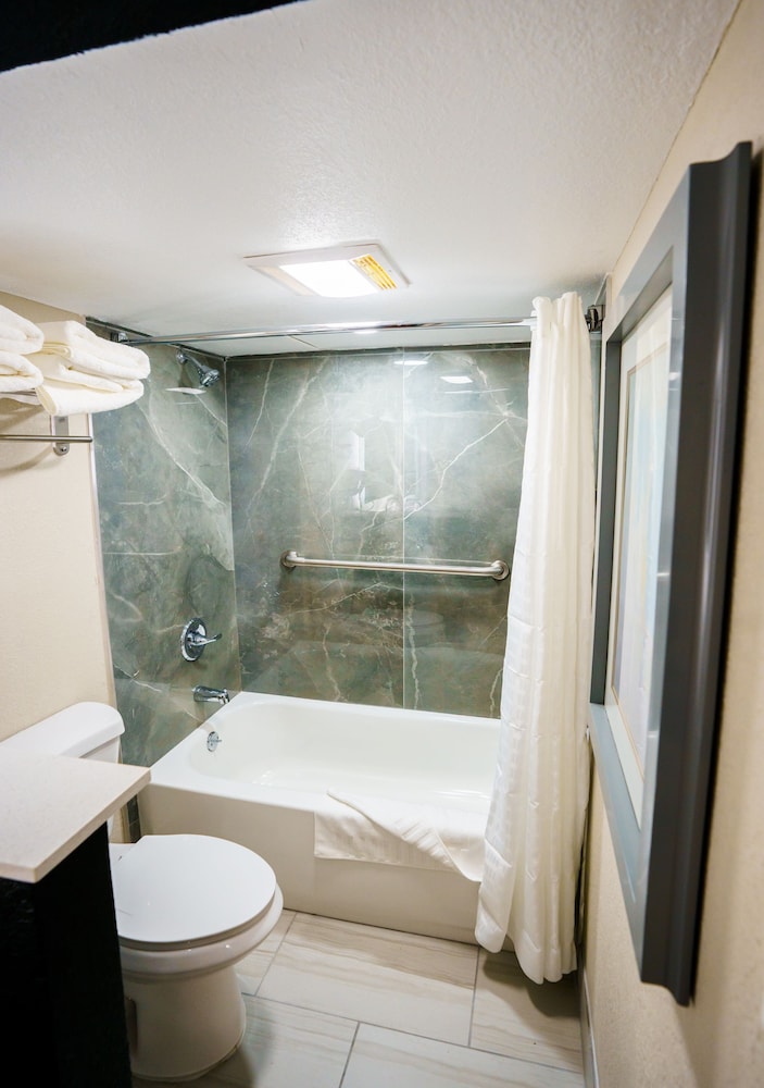 Lx Hotel Powered by ACW Circle - photo 55