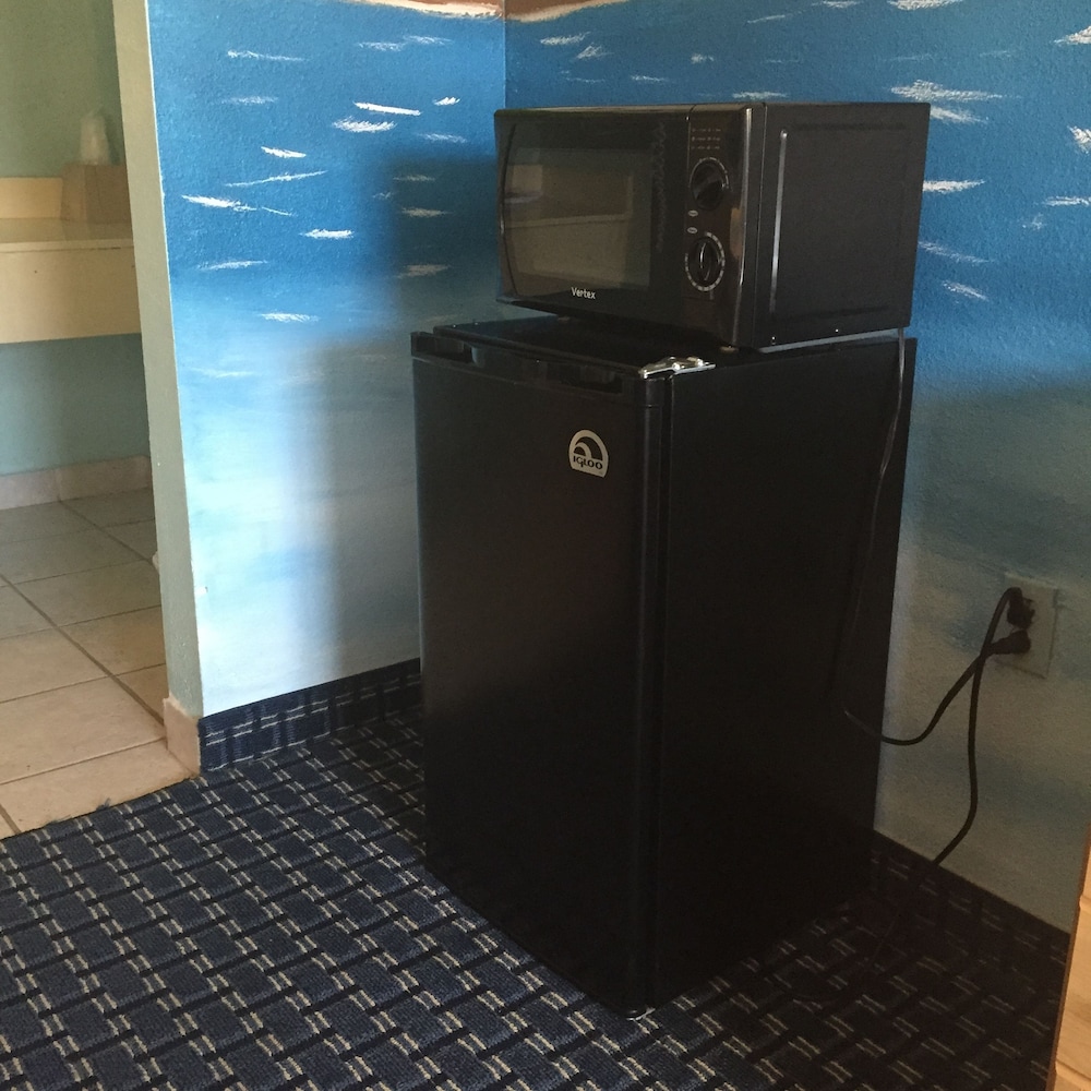 Guest Inn & Suites - photo 17