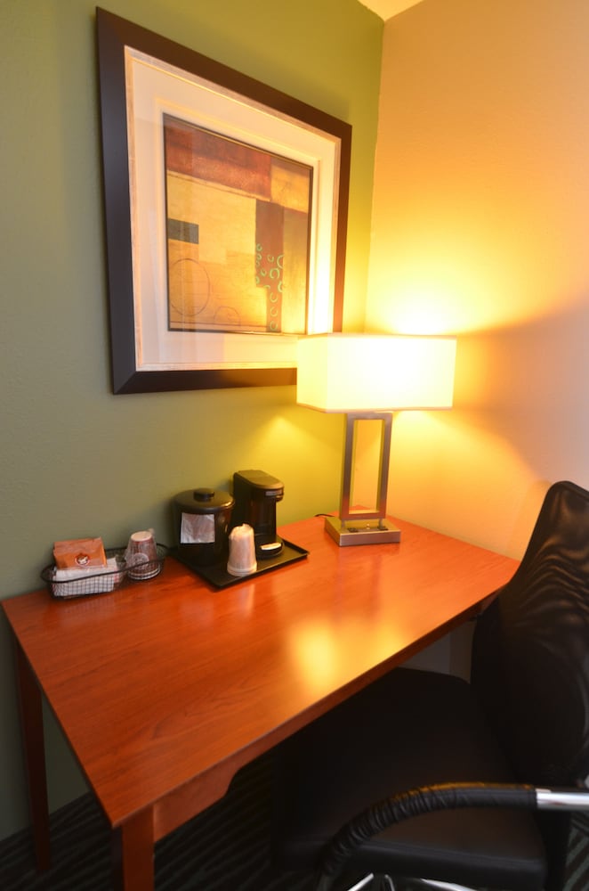 AmericInn by Wyndham Des Moines Airport - photo 28