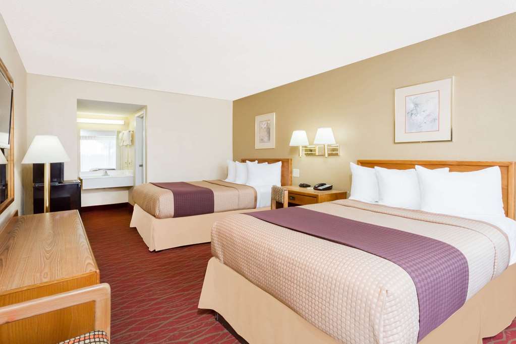 Days Inn by Wyndham Staunton - photo 12