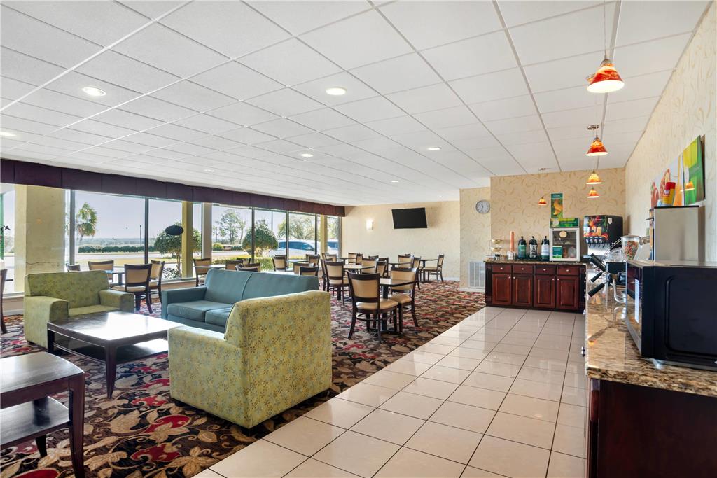 Quality Inn & Suites near Lake Eufaula - photo 31